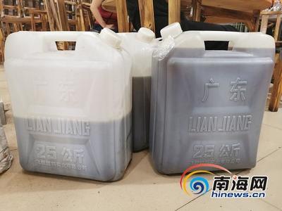 食品安全隱患曝光 ?？谝S食園使用三無散裝食用油，來源不明引發(fā)公眾擔憂